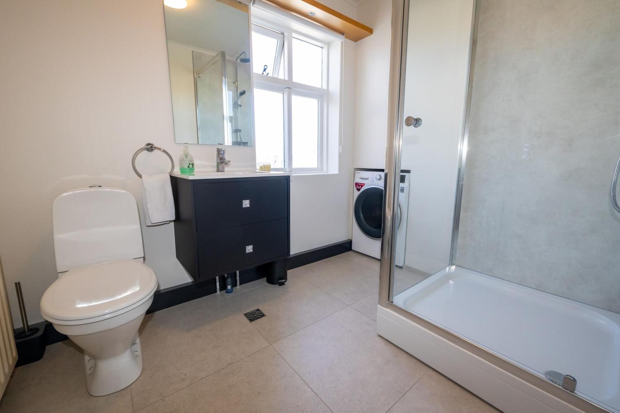 Steinaskjol Apartments アークレイリ エクステリア 写真